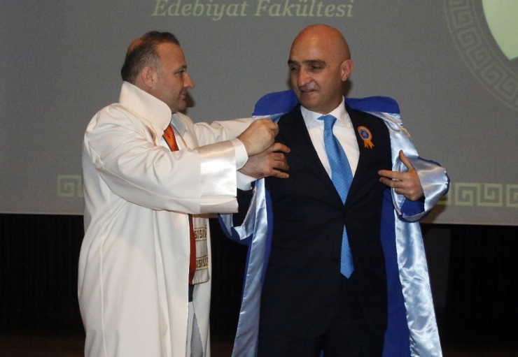 Aü’de 227 Öğretim Üyesi Biniş Giydi