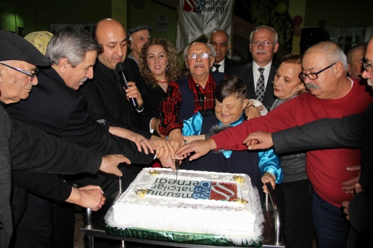 Huzurevi Sakinleri İçin Yılbaşı Partisi