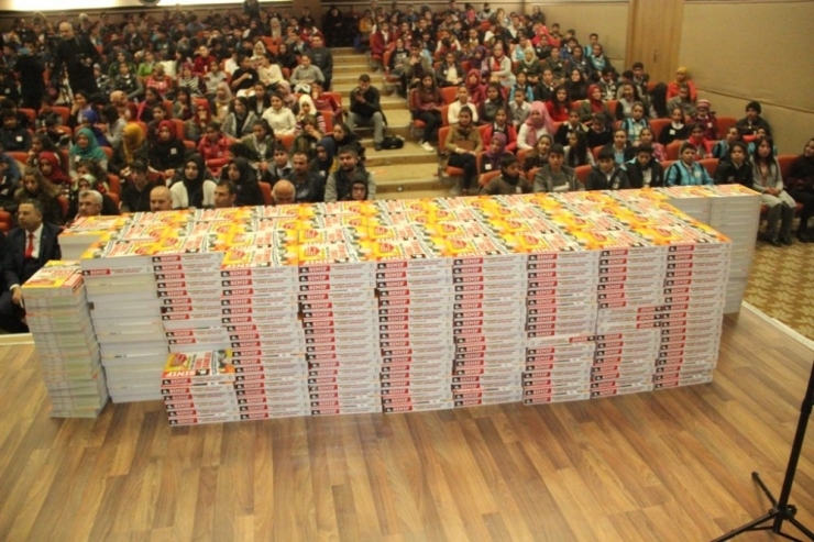 Şanlıurfa’da 8. Sınıf Öğrencilerine Soru Bankası Dağıtıldı