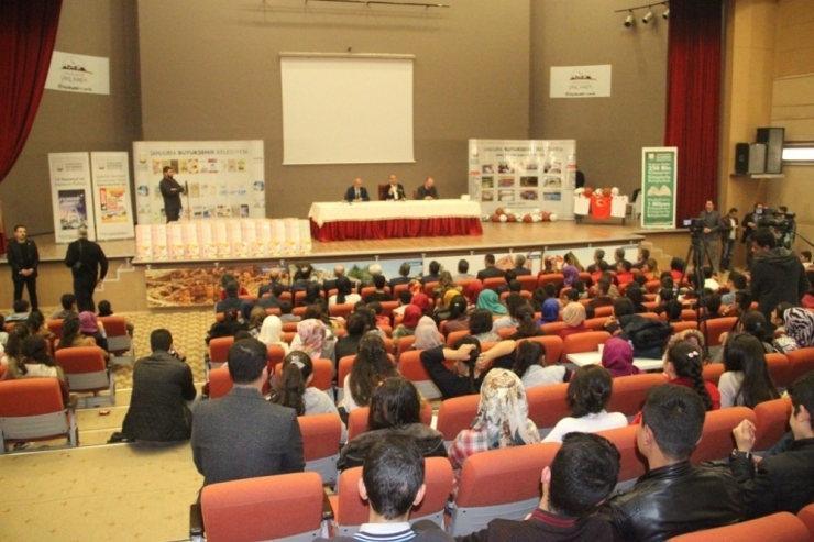 Şanlıurfa’da 8. Sınıf Öğrencilerine Soru Bankası Dağıtıldı