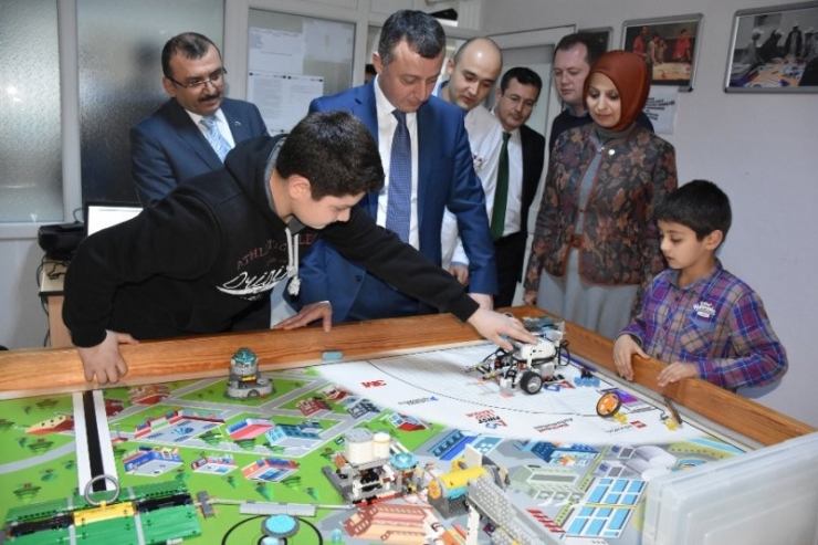 Vali Büyükakın’dan Bilim Ve Sanat Merkezi’ne Ziyaret