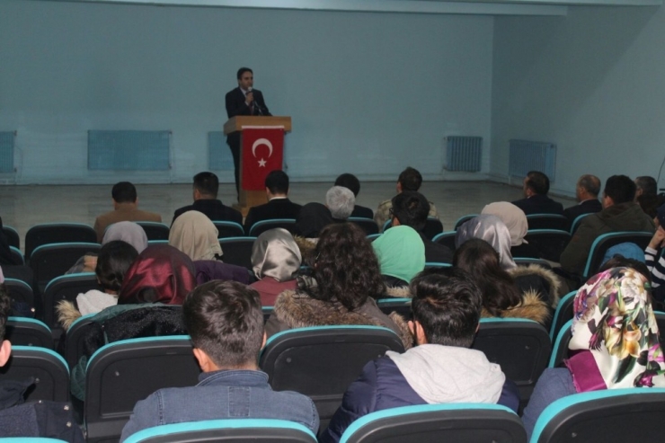 Yazar Ve Şairler Öğrencilerle Bir Araya Geldi