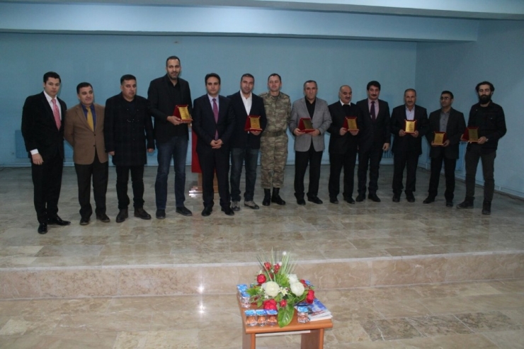 Yazar Ve Şairler Öğrencilerle Bir Araya Geldi