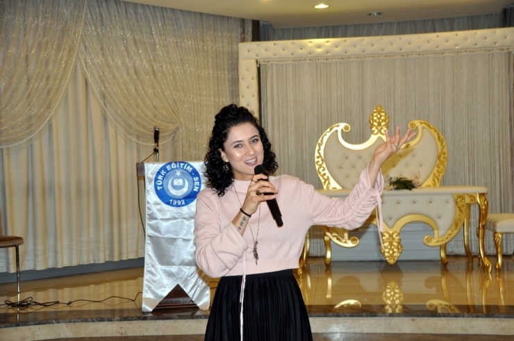 Yaşam Koçu Hacer Bülbül; “Televizyon İzlemek Yerine Kitap Okuyalım”