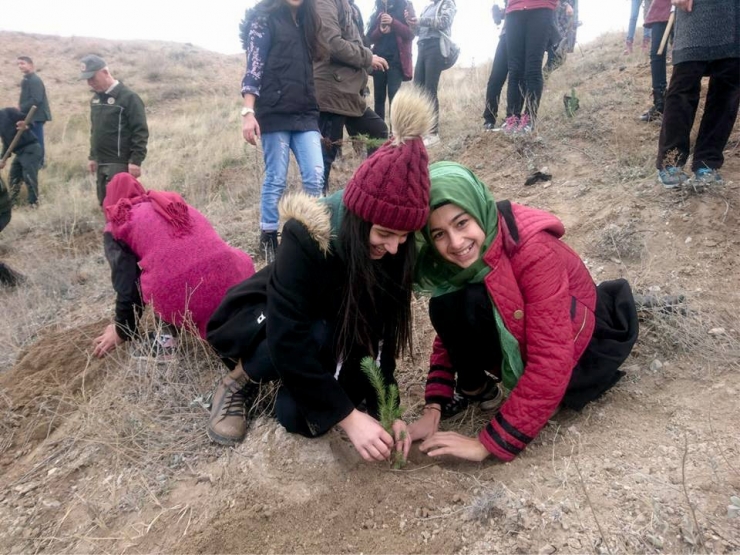 Kahta Gazi Ortaokulu Fidan Dikti