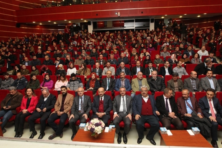 Yalçın Akdoğan Gebze’de Konferans Verdi