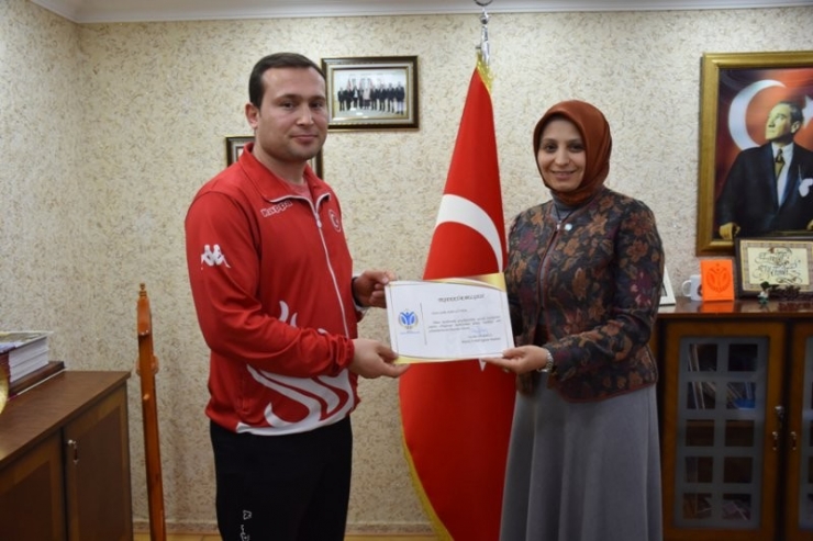 Antrenörlere Teşekkür Belgeleri Verildi