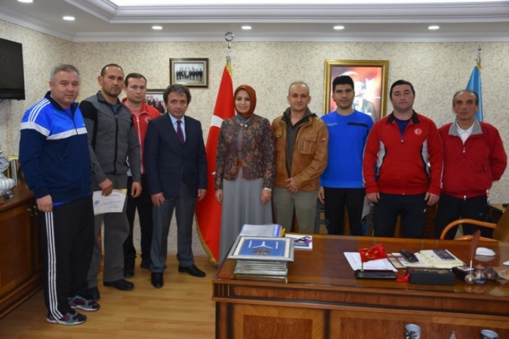 Antrenörlere Teşekkür Belgeleri Verildi