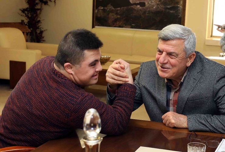 Başkan Karaosmanoğlu, Engelli Öğrencileri Kabul Etti