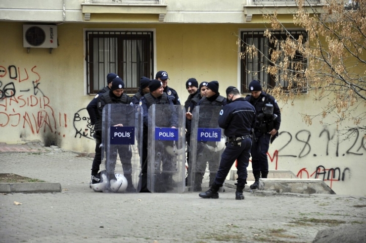 Dbp’ye Polis Baskını