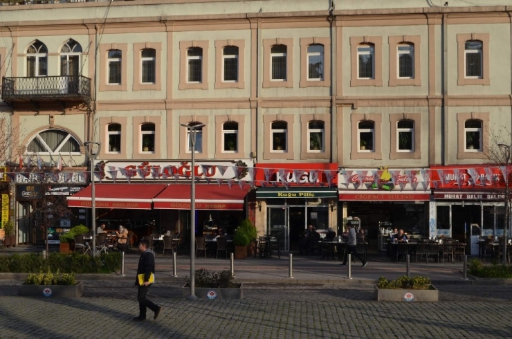 İki Lokanta Arasında Mesafe Ortalama 500 Metre Olması Gerekirken