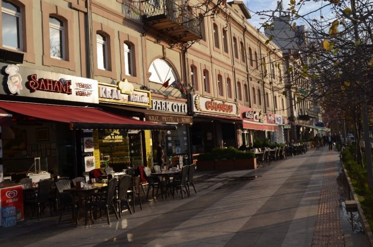 İki Lokanta Arasında Mesafe Ortalama 500 Metre Olması Gerekirken