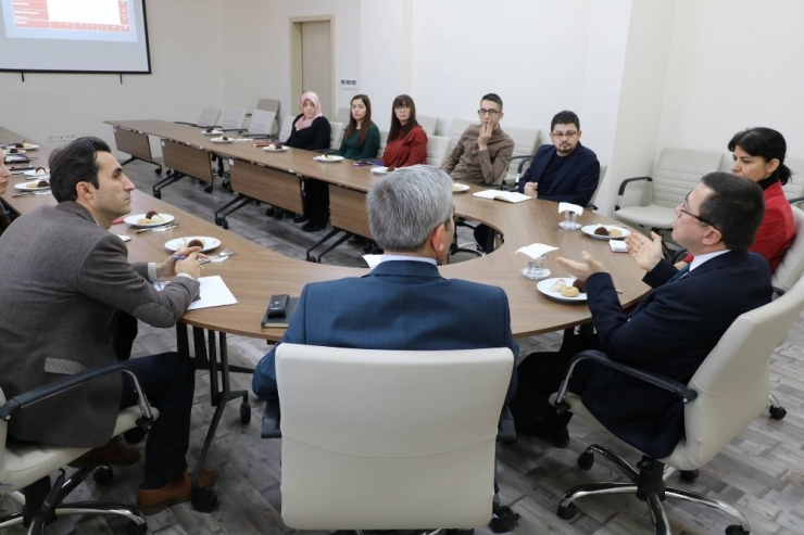 Rektör Kızılay İletişim Fakültesini Gezdi