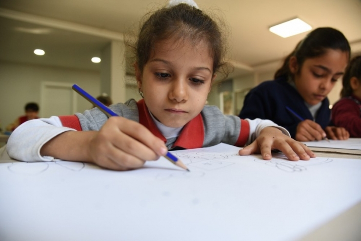 Öğrenciler 7 Ocak Kurtuluş Konulu Resimlerini Kâğıda Döktüler