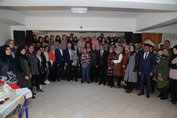 Başarılı Öğrenciler Yurt Dışına Gönderilecek