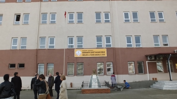 Öğretmen-öğrenci İşbirliğiyle 20 Yıllık Okul Yenilendi