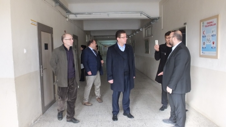 Öğretmen-öğrenci İşbirliğiyle 20 Yıllık Okul Yenilendi