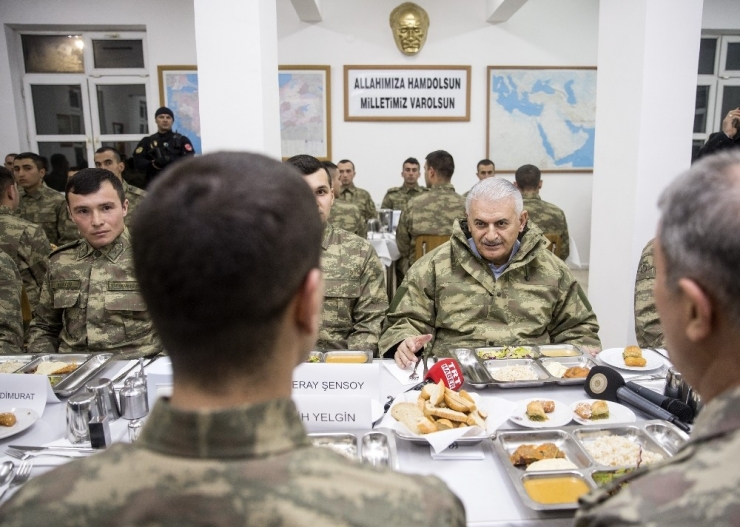 Başbakan Yıldırım: "Asker Kılığına Giren Alçaklara Hak Ettiği Dersi Verdiniz"