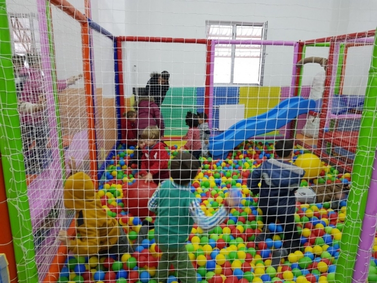 Hakkari’de ‘Çocuk Oyun Merkezi’ne Yoğun İlgi