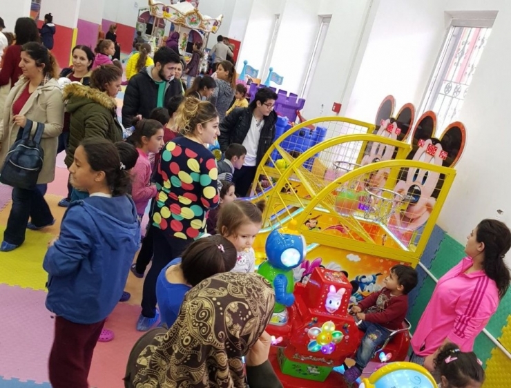 Hakkari’de ‘Çocuk Oyun Merkezi’ne Yoğun İlgi