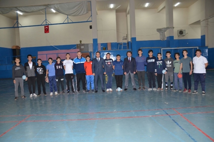 İl Müdürü Yıldız Çeyrek Finale Kalan Sporcuları Antrenmanda Ziyaret Etti