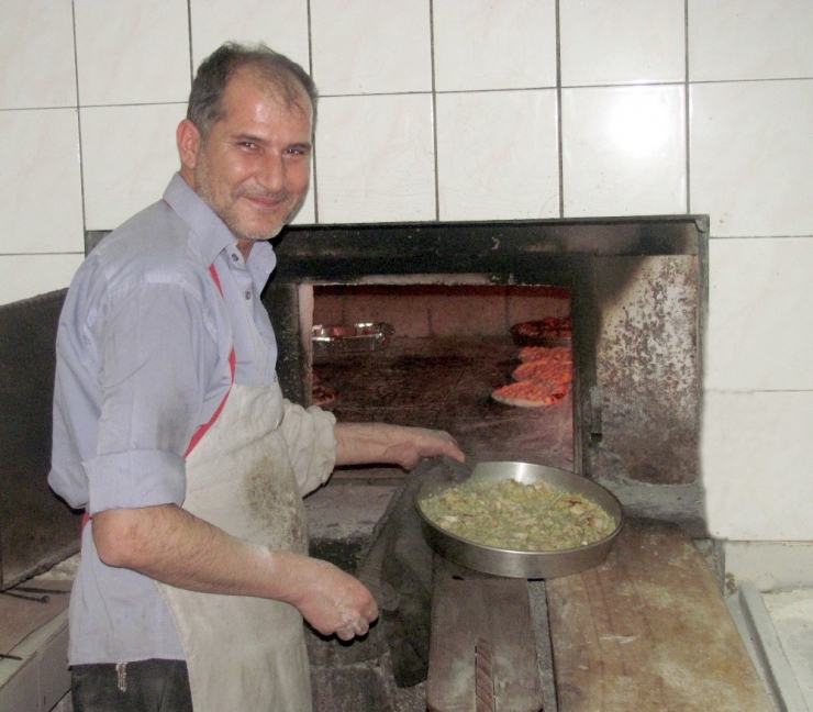 Pide Fırınlarında Tepside Firik Pilavı Pişirme Dönemi