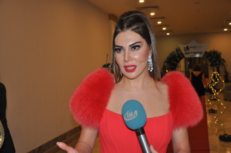 Afyonkarahisar 2018 ‘E Ünlü Sanatçı Ebru Yaşar İle Girdi