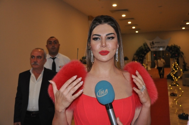 Afyonkarahisar 2018 ‘E Ünlü Sanatçı Ebru Yaşar İle Girdi