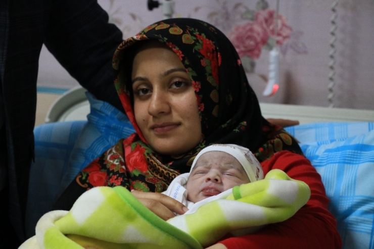Mardin’de Yılın İlk Bebeği Burak Bebek Oldu