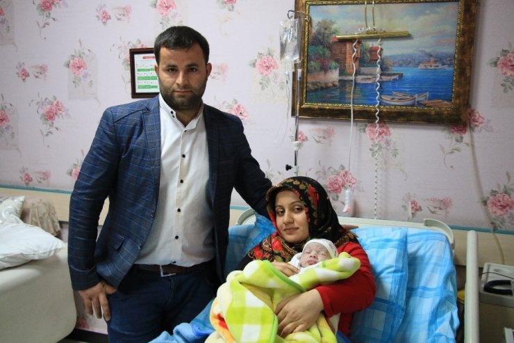 Mardin’de Yılın İlk Bebeği Burak Bebek Oldu