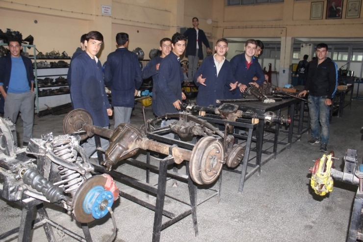 Ayesob Başkanı Çetindoğan: İşsizlik Sorununun Çözümü Mesleki Eğitimden Geçer