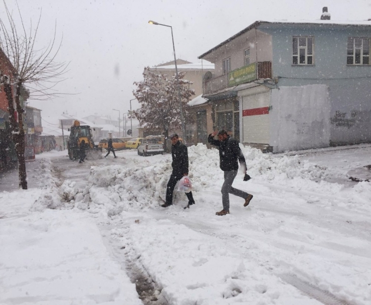 Yeni Yıla Karla Uyandılar