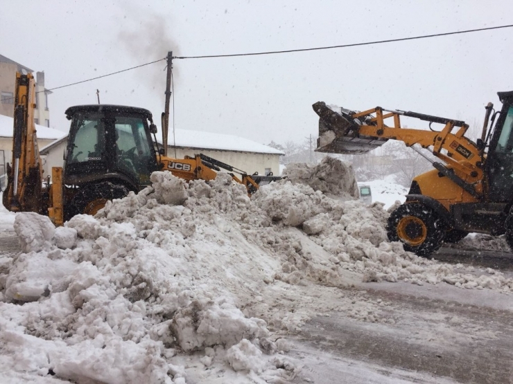 Yeni Yıla Karla Uyandılar