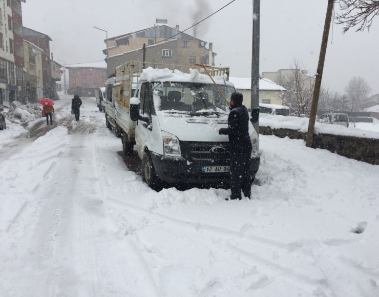 Yeni Yıla Karla Uyandılar