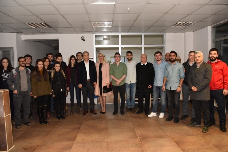 Rektör Budak Yılbaşına Öğrencilerle Girdi