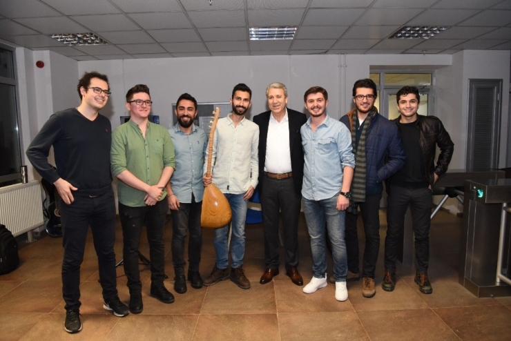 Rektör Budak Yılbaşına Öğrencilerle Girdi