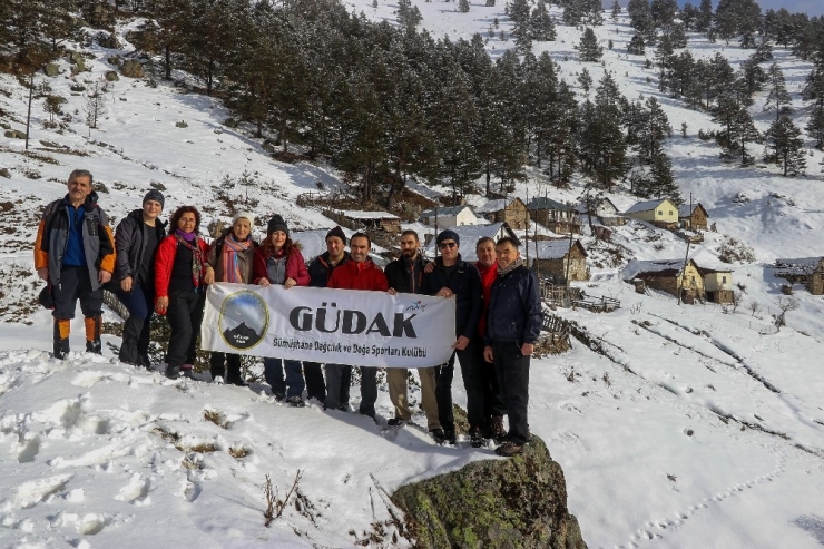 Doğa Yürüyüşleriyle Huzur Buluyorlar