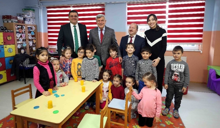 Başkan Karaosmanoğlu Okul Ziyaretlerine Devam Ediyor