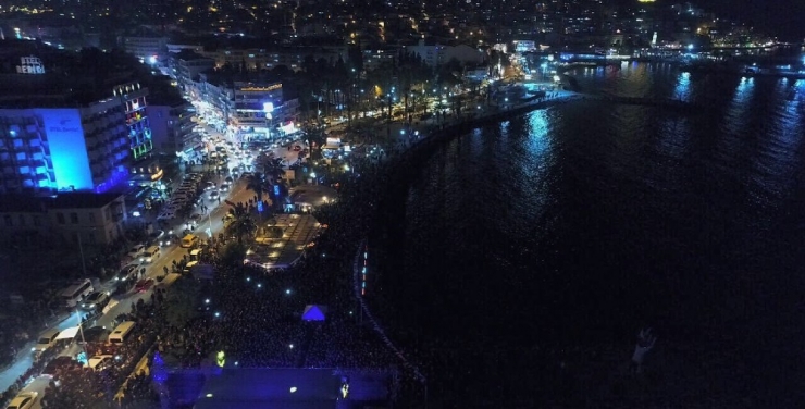 Kuşadası’nda Yeni Yıl Coşkusu