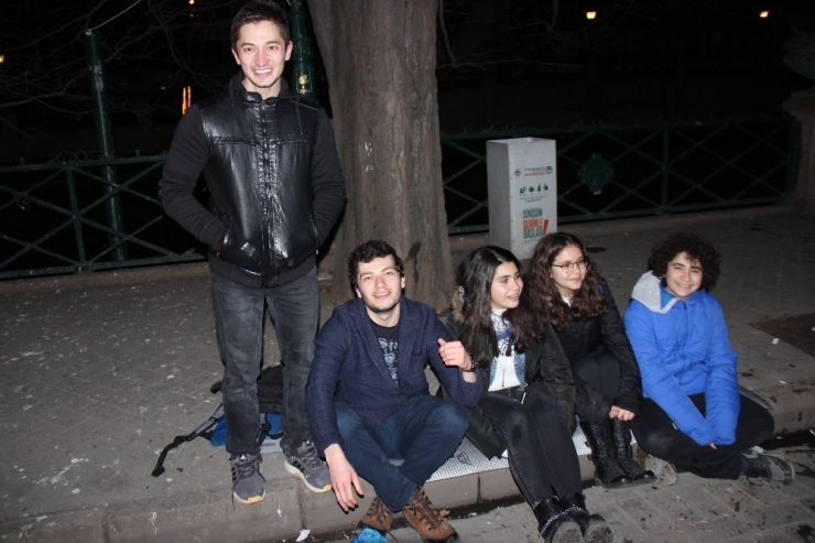 Yılbaşında Bedava Muhabbet