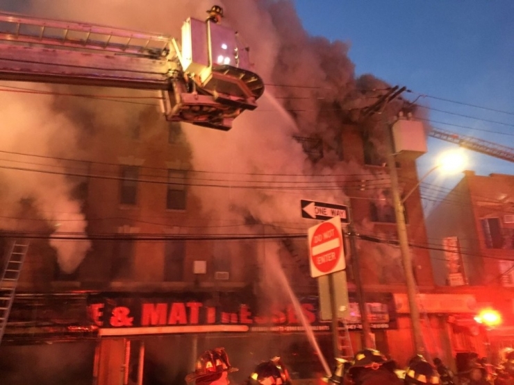 New York’ta 4 Katlı Binada Yangın: 8 Yaralı
