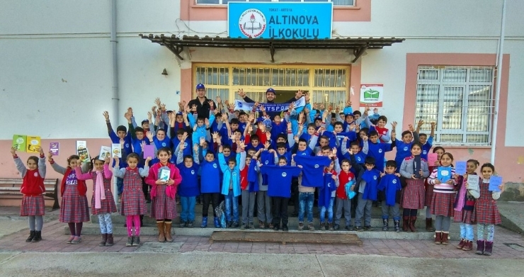 Kağıtsporlu İzcilerden Örnek Davranış