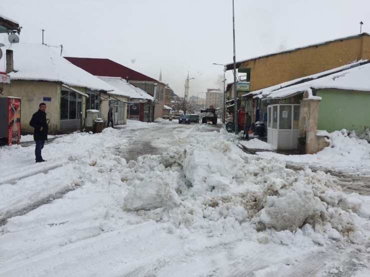 Bingöl’de Kar 70 Köy Yolunu Ulaşıma Kapattı