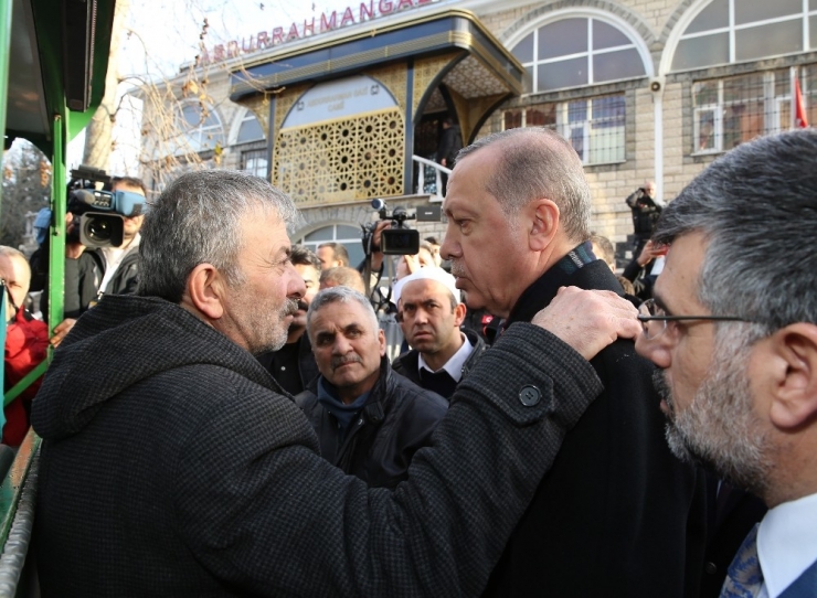 Cumhurbaşkanı Erdoğan, Kas Hastalığından Hayatını Kaybeden Gencin Cenazesine Katıldı