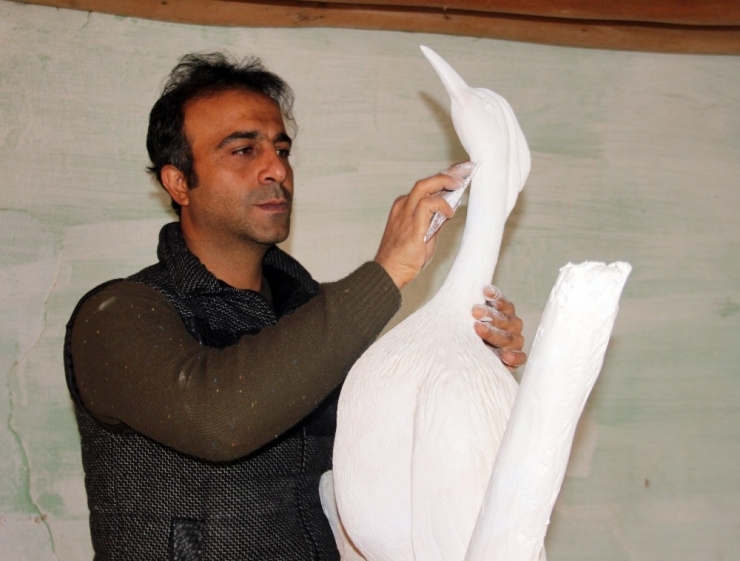 Masalları Heykellerine Yansıtıyor