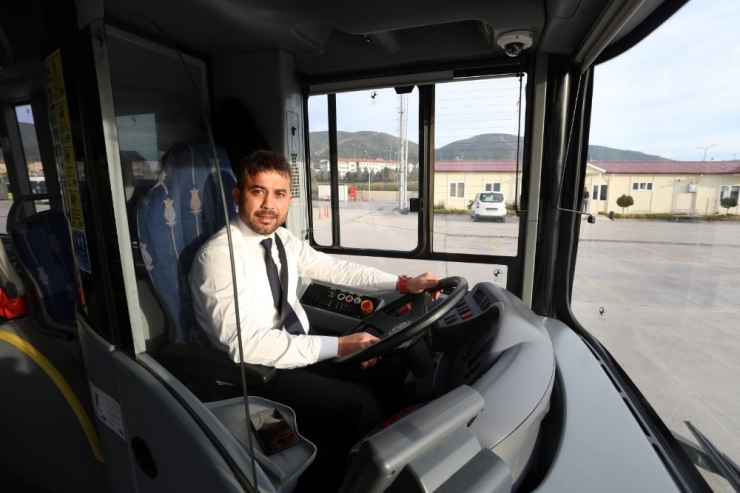 Yolculuk Esnasında Dili Boğazına Kaçan Çiftin Bebeğini Otobüs Şoförü Hayata Döndürdü