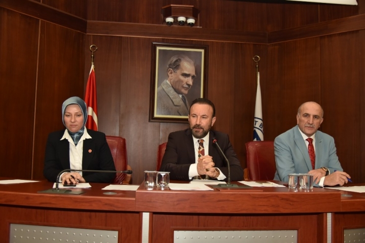 İzmit Belediyesi’nde Yılın İlk Meclisi 20 Dakika Sürdü