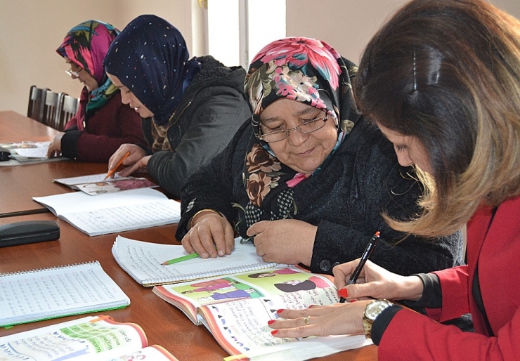 8 Yılda 500 Kişi Okuma Yazma Öğrendi