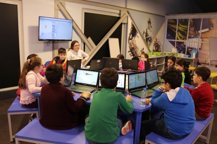 Kocaeli Bilim Merkezi’ni Ayda 18 Bin Kişi Ziyaret Ediyor