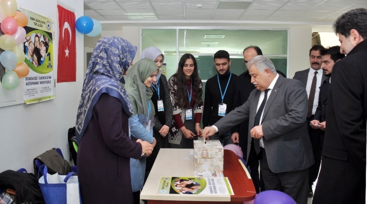 Neü’lü Gençler İlkokula Kütüphane Kurdu
